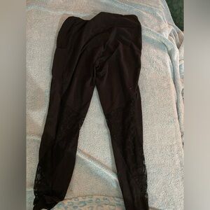 black with mesh leggings pattern on side size large no boundaries